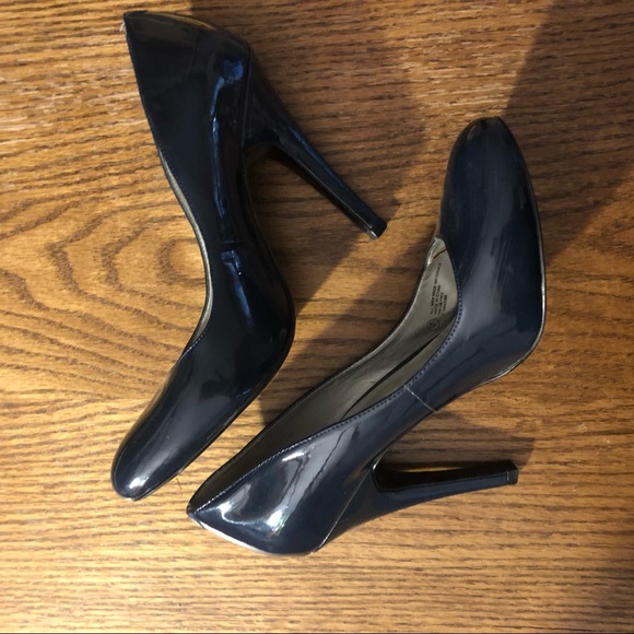 Navy patient leather heels size 7 - Picture 4 of 6